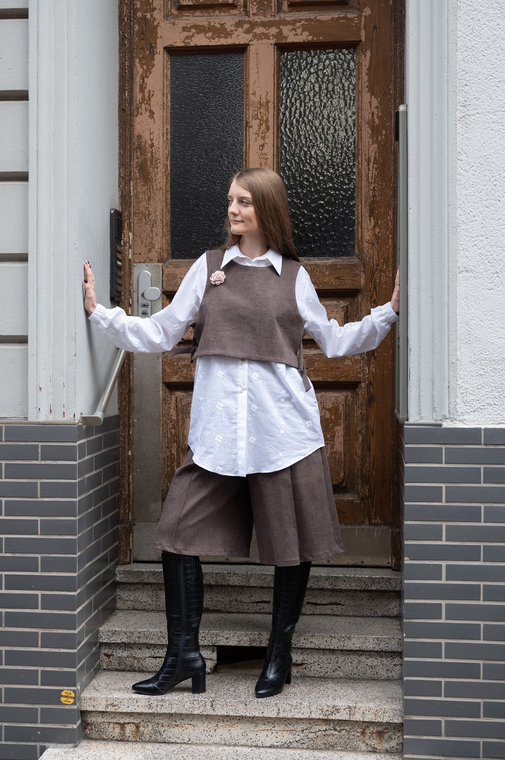 Oberteil Laila mit Häkelblume, Bluse Marlene, Hose Nala aus Denim