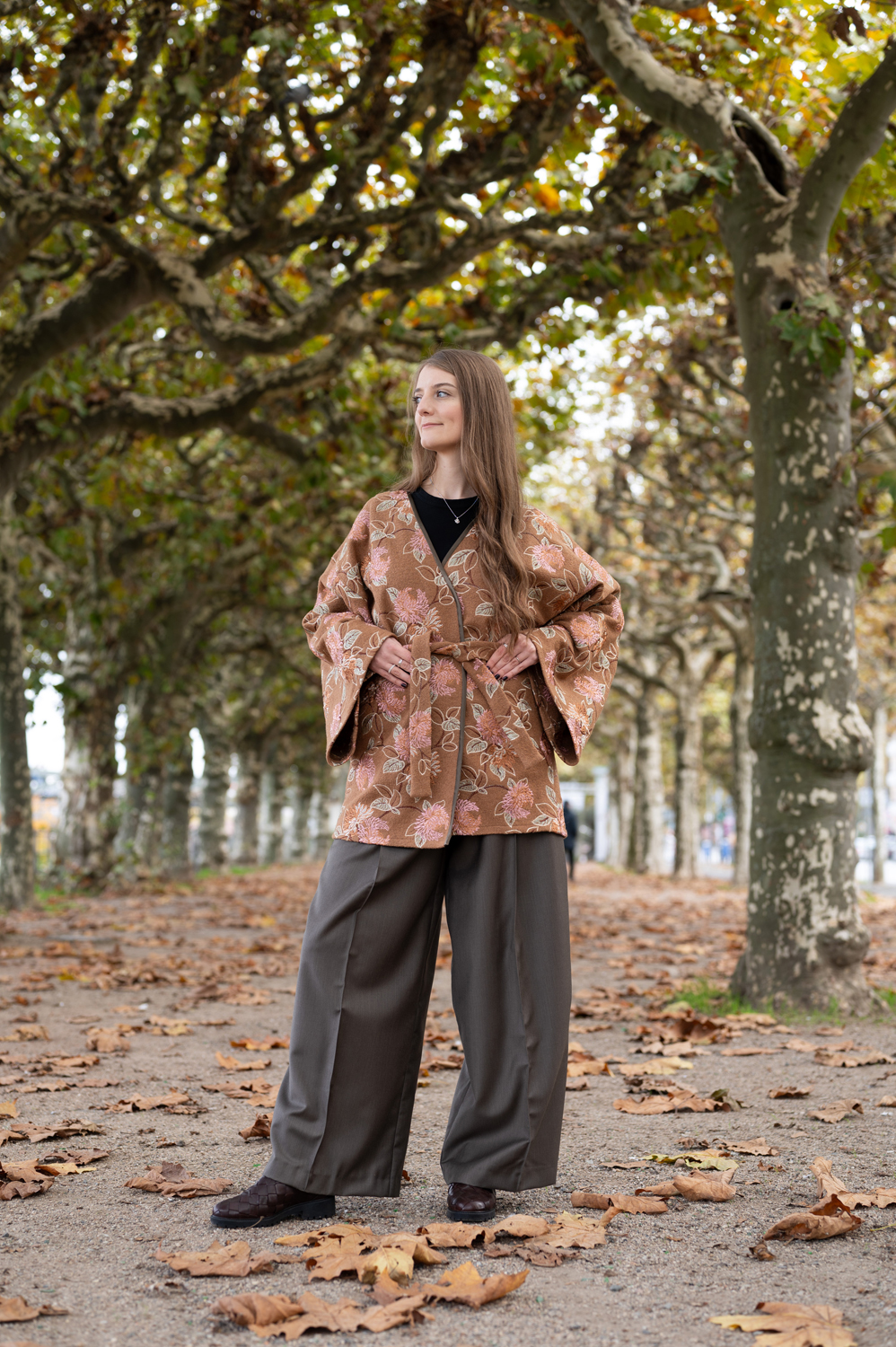 Bestickter Kimono Liliane, Hose Nala aus Wolle