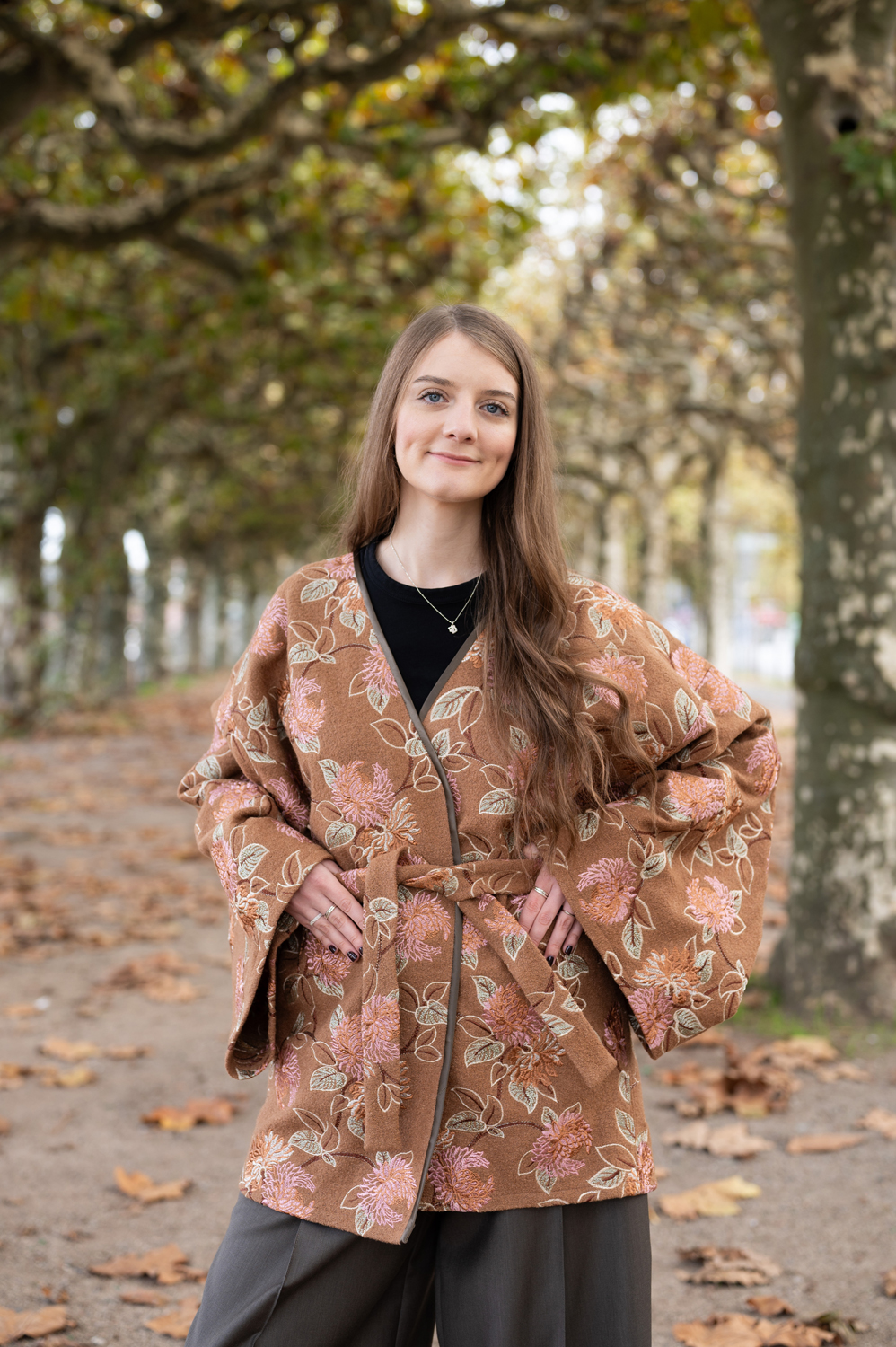 Bestickter Kimono Liliane, Hose Nala aus Wolle