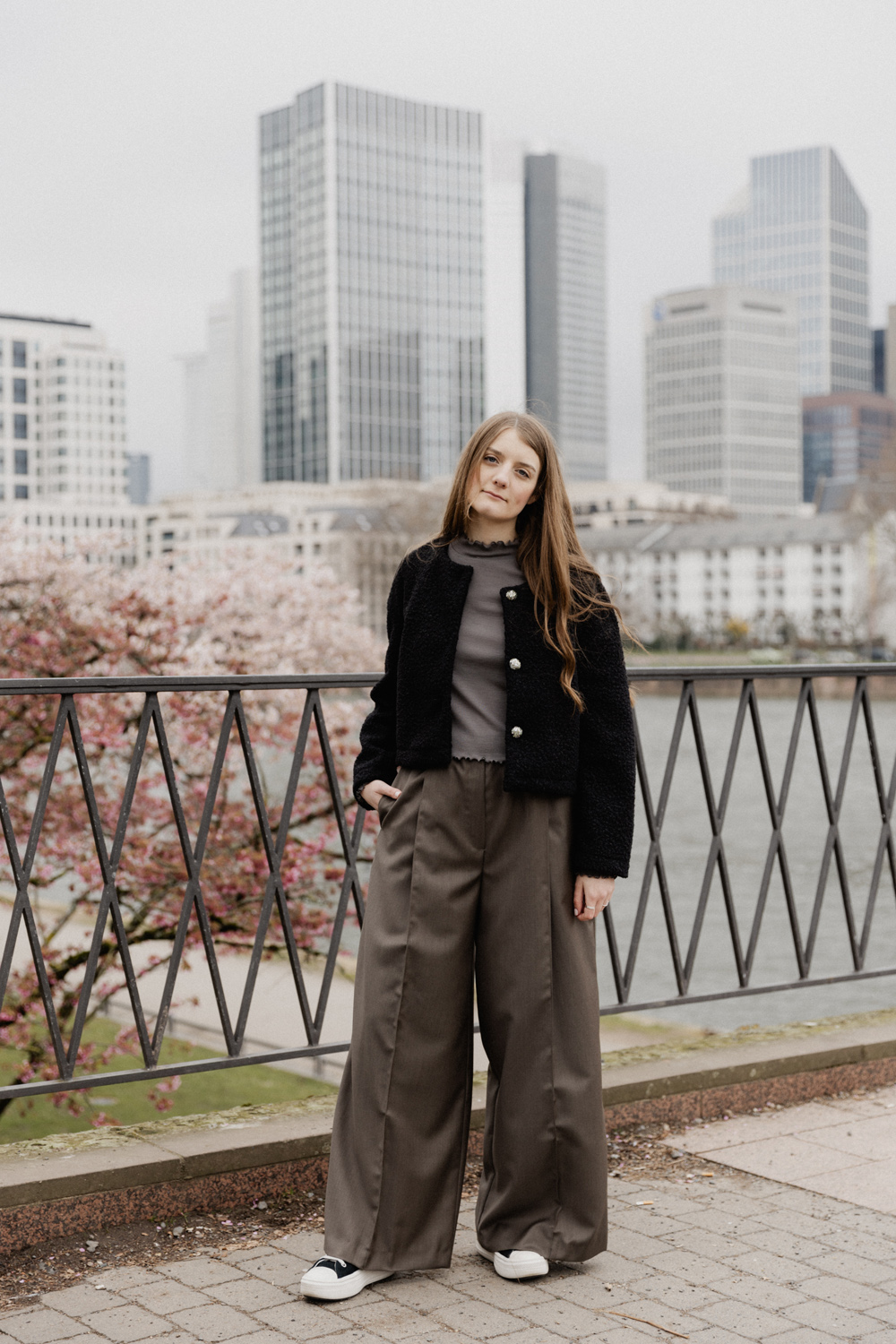 Boucléjacke Leni, Shirt Anna aus Wolle,
                    Hose Nala aus Wolle