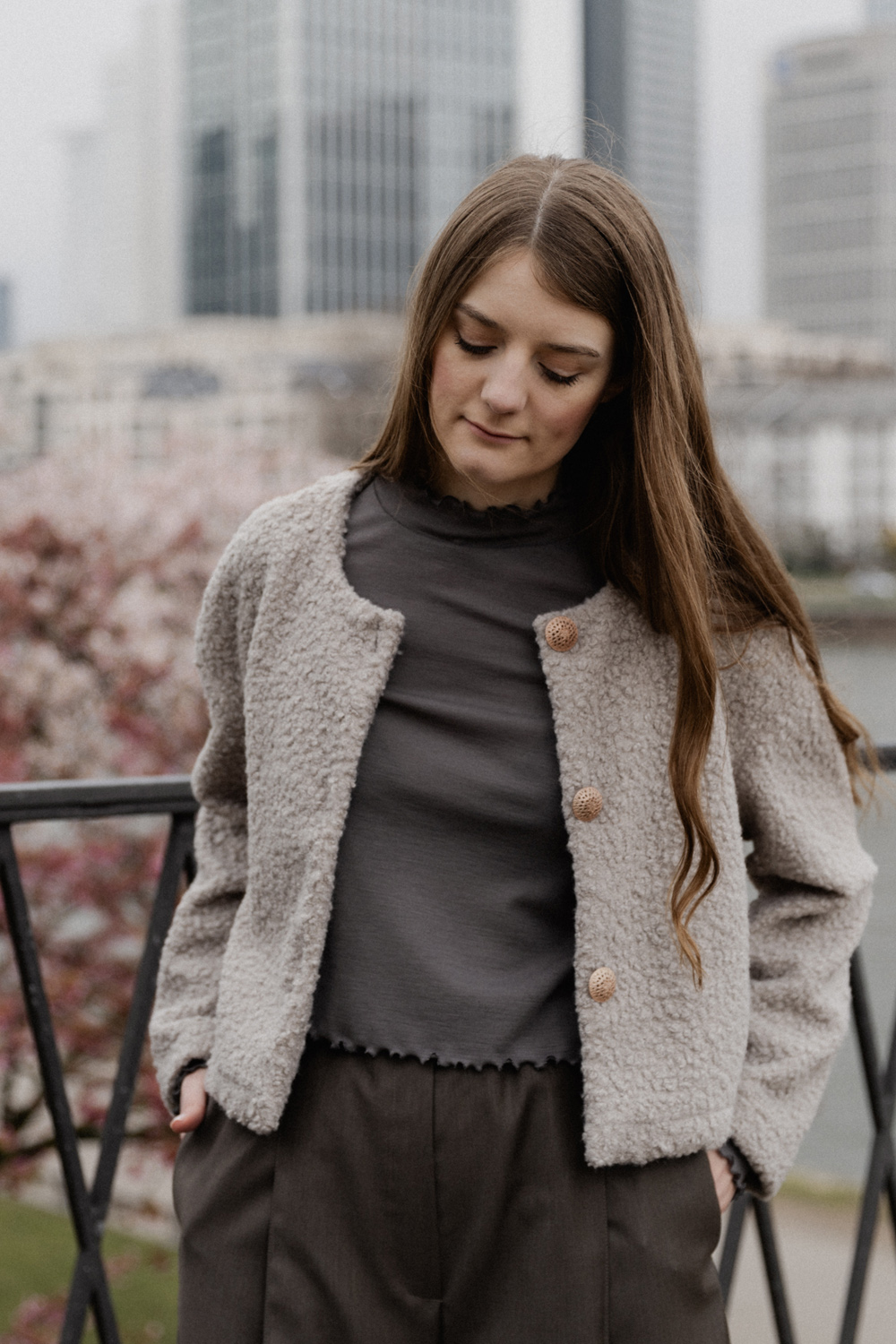 Boucléjacke Leni, Shirt Anna aus Wolle,
                    Hose Nala aus Wolle