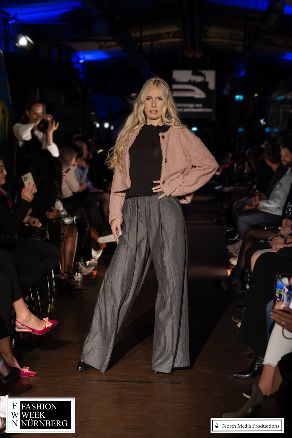 Boucléjacke Leni, Shirt Anna, Hose Nala aus Denim