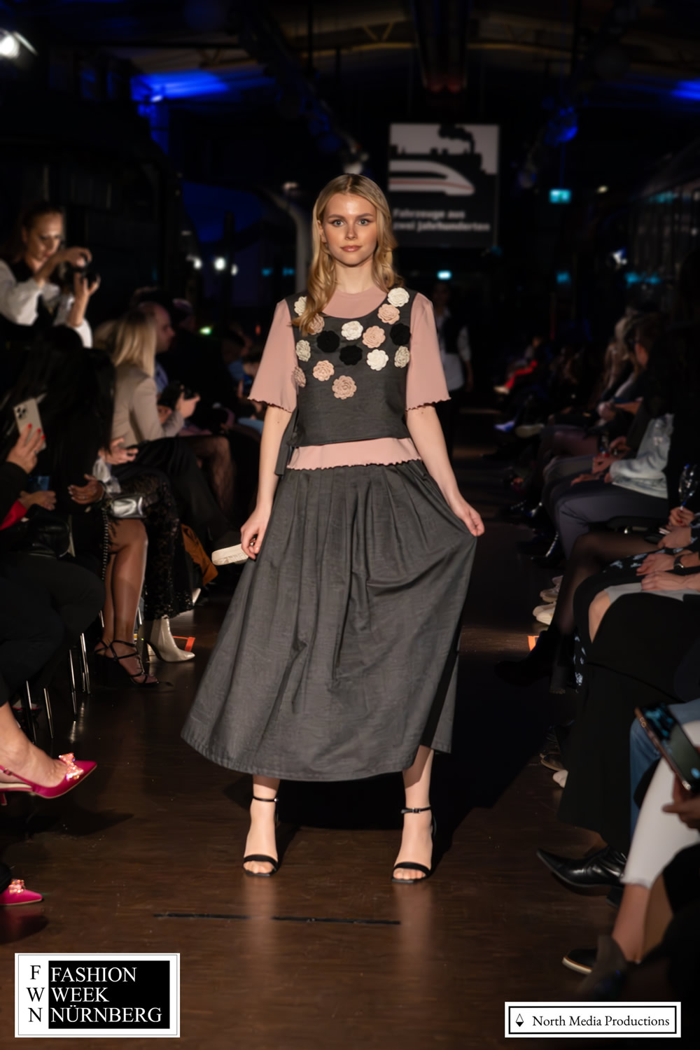 Oberteil Laila, Shirt Anna,
                Rock Lolita