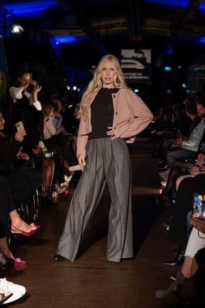 Boucléjacke Leni, Shirt Anna, Hose Nala aus Denim